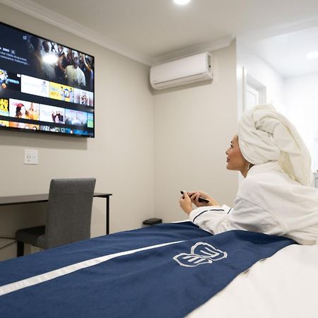 Omeo Suites 앨햄브라 외부 사진